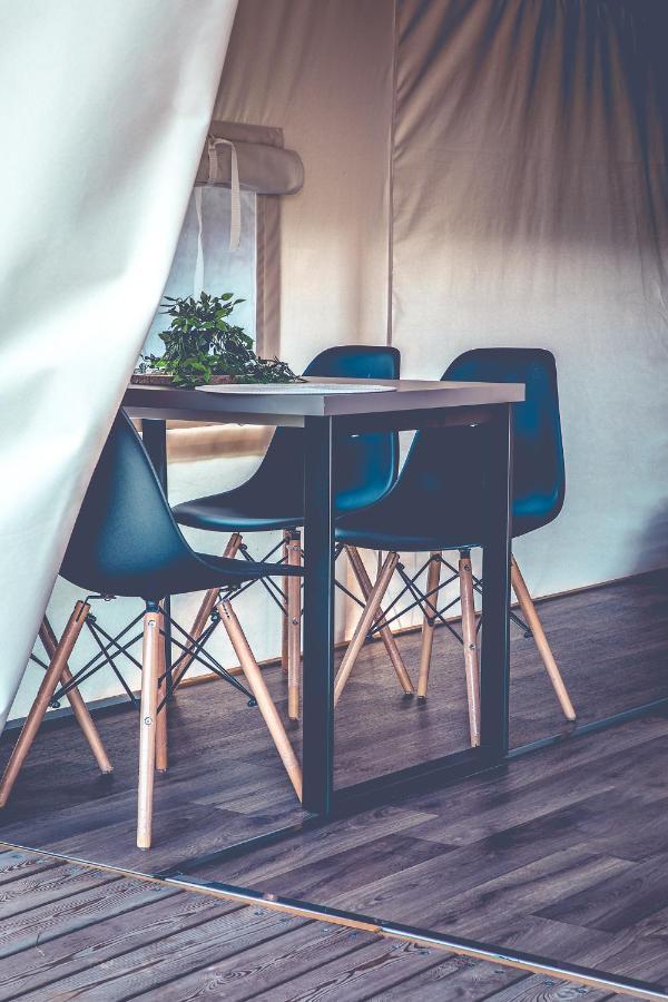 Отель Glamping Pod Gwiazdami Pietrusza Wola Экстерьер фото